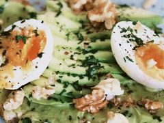 牛油果煮蛋吐司-RAC BAR(安福路店)