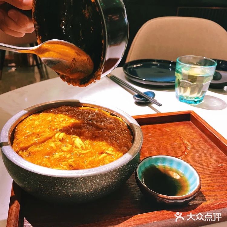 秋天的第一碗蟹粉捞饭，就选荟廷·晶萃！