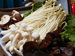 菌类拼盘-毛辣果·贵州红酸汤牛肉火锅(西单店)