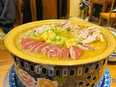 酸菜血肠白肉锅-八大碗·地道东北菜(白塔堡店)