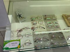 -提一眼镜·蔡司·依视路(小寨店)