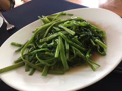 -Neary Khmer Restaurant