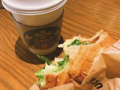 鸡肉蛋香可颂-星巴克(南昌恒茂梦时代广场店)