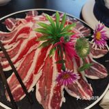 来到协信星光里的小公牛牛肉火锅店,首先被盆栽多肉而吸