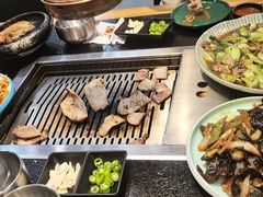 -臻牛烤肉
