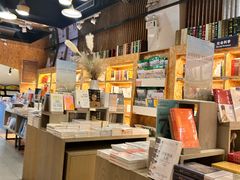 -新华里咖啡书吧(新华书店小寨店)