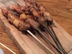 红柳羊肉串-阿里家·新疆烤肉酒場 by MIG