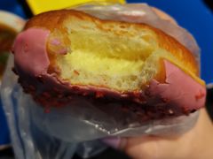 草莓巧克力多拿-巴黎贝甜(五道口店)