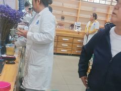 -豪门视光·星趣控·蔡司依视路眼镜代理商(中央大街店)