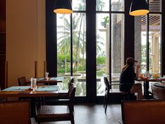 -亚龙湾希尔顿自助餐厅·海鲜·烧烤·沙滩BBQ·现场乐队
