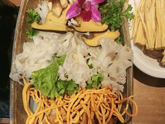-老牌坊云南鱼豆花火锅(哈西万达店)
