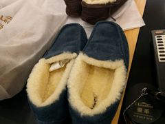 -爱革·奢品·鞋包·衣物·家居(金桥国际商业广场店)