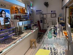 -美式眼镜·授权蔡司.依视路.尼康.豪雅.明月(人民广场店)