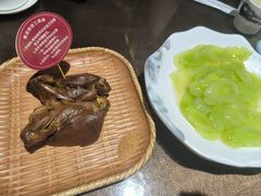 -东口码头·烧鸽子·鱼头泡饼·地方菜(金鹰悦城店)