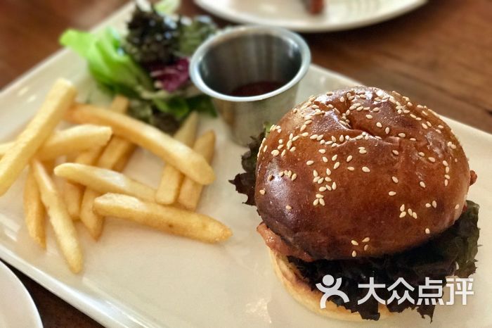 commune公社鸡肉汉堡图片 - 第2张