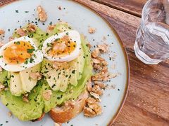 牛油果煮蛋吐司-RAC BAR(安福路店)