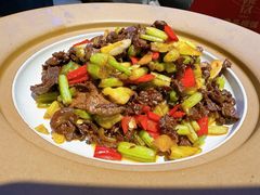 小炒黄牛肉-魏铭鱼头捞饭(嘉善店)
