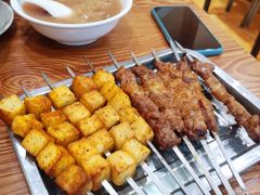 烤羊肉串-清真吴记门钉肉饼·喜多利
