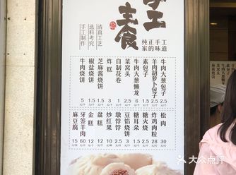 排队很长！做好心理准备，每位排队的人都不少买！