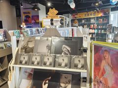 -浣熊唱片店(上海影城店)