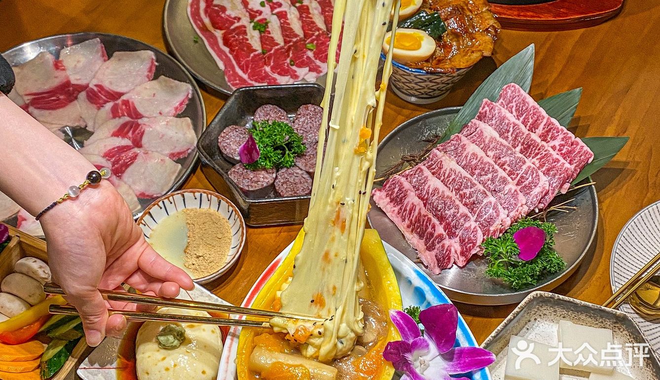 全程也都有帮烤 还有给一盘灵魂葱丝 生菜包肉绝！