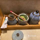 两个人吃了这么多 还有五六盘寿司