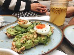 牛油果煮蛋吐司-RAC BAR(安福路店)