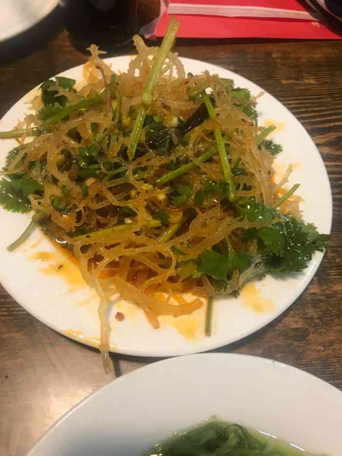 刘司令的锅-"离机场不远,门口停车很方便.我们是中午去.