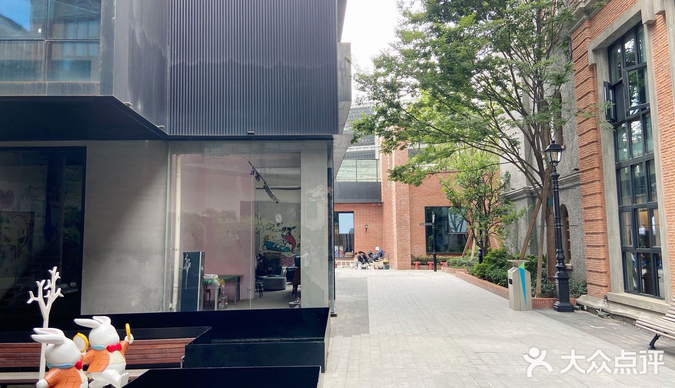 来园区内书店看书遇见《爱情应该有的样子》剧组🎬