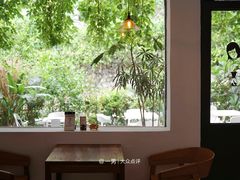 -彳亍咖啡·这里(水湾路店)