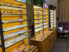 -优医视平价眼镜蔡司依视路折扣工厂店(十里堡店)