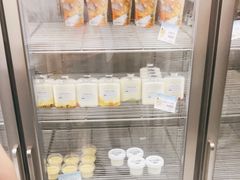 面包甜点陈列柜-白色日记·手作酸奶(麦凯乐店)