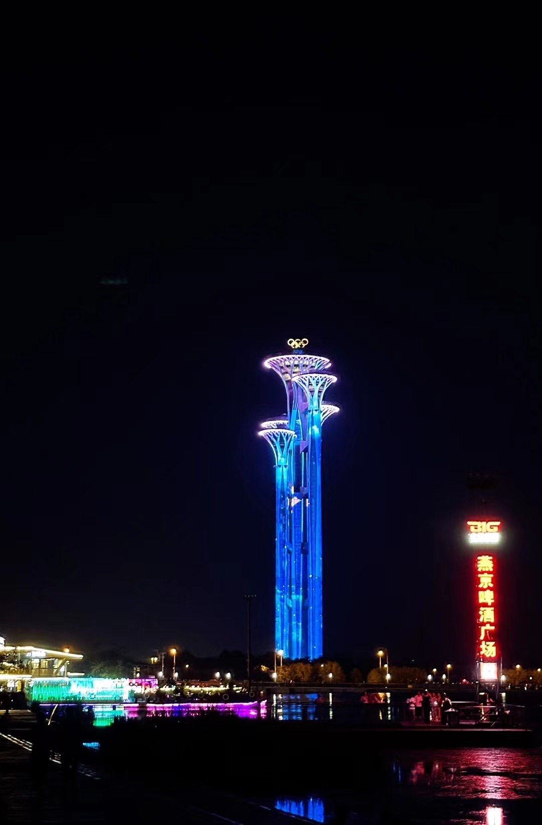 奥林匹克公园地标性建筑玲珑塔夜景