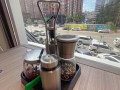 靠窗位-六泰居·尔滨地标·东北菜(泰山路店)