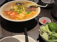 -大头虾越式风味餐厅(光明广场店)