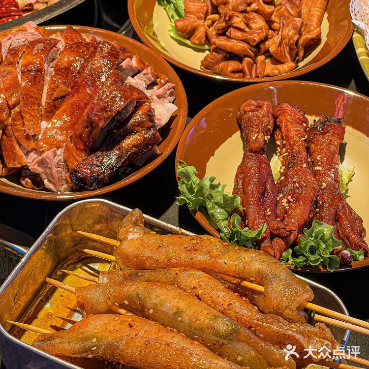 开来南京一定要吃的巨无霸冰激凌桶!料超多!