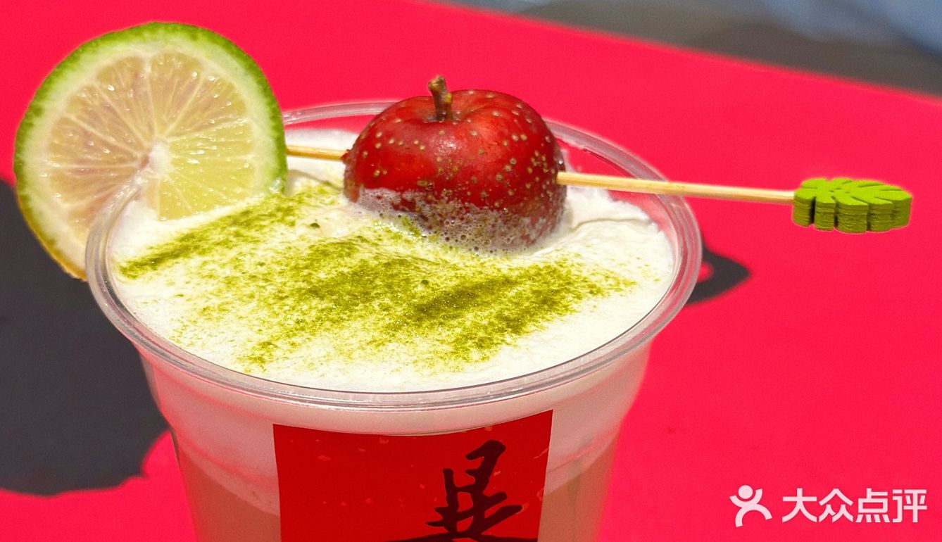 这家咖啡厅粉色新年主题也太特别了吧[色] 