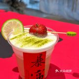 这家咖啡厅粉色新年主题也太特别了吧[色] 