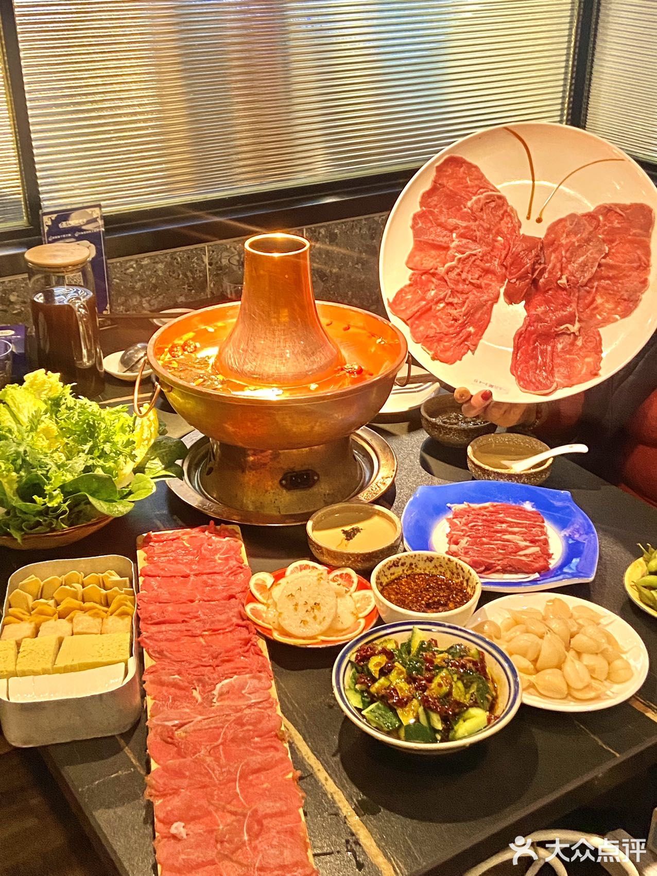 朝阳门坐满人的一家铜锅涮🥩