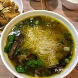 我有时候会晚上去吃面。主要特色面是宜宾的燃面系列