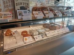 面包甜点陈列柜-喜茶(东莞汇一城店)