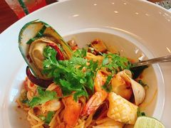 -Chom Cafe and Restaurant