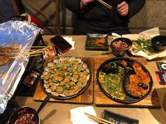 -何师烧烤·香辣蟹·川菜·30年老品牌(太古里旗舰店)