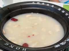 -洪氏嗨捞·广东猪肚鸡·椰子鸡火锅(西咸万象城店)