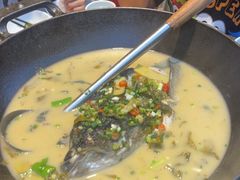 煎香酸菜半边鱼-渔悦潇湘·酸菜煮鱼(岳麓山店)