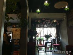 -愉肴麻辣香锅(中山路店)