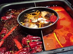 -老牌坊云南鱼豆花火锅(哈西万达店)