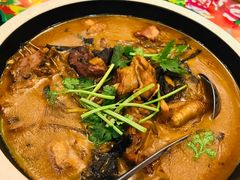 小鸡炖蘑菇-闯关东东北农家菜(崂山石老人店)
