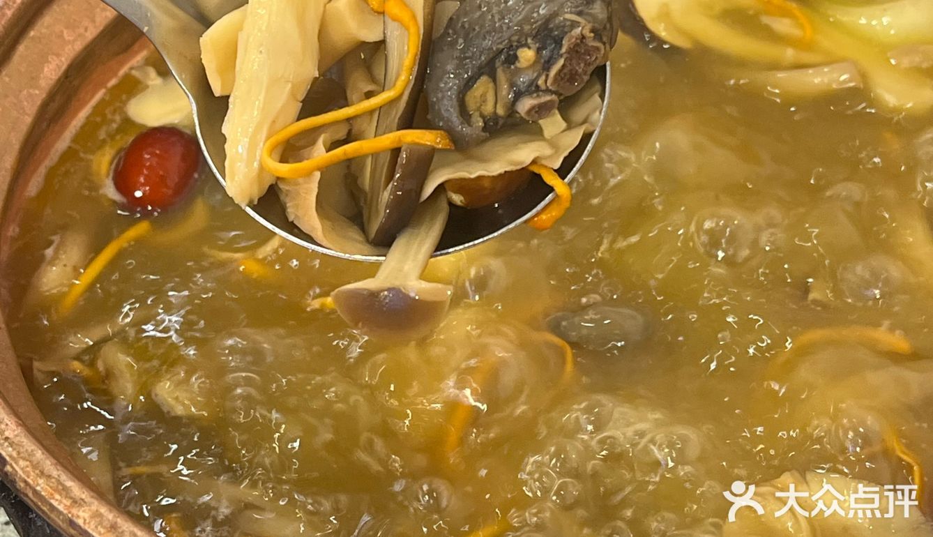 大理这家7年老店🍄 石板烧和菌锅都封神