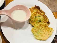 西葫芦饼配酸奶-TUK土耳其餐厅·下午茶(卢湾店)